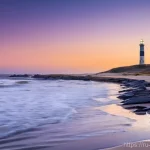 우루과이 해변 여행 - **Prompt:** A serene, wide-angle shot of Cabo Polonio beach in Uruguay at dusk. The sky is a gradien...